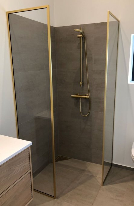 Balneo Indrammet brusev�g - klart glas - 8 st�rrelser / 5 profilfarver