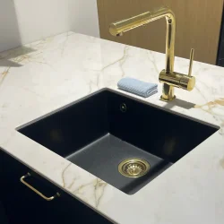 Kubus - Kkkenarmatur m. udtrk - Massivt Messing