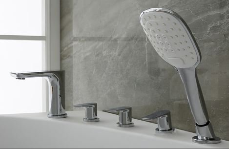 Sams 170 cm fritstende badekar - med krom armatur