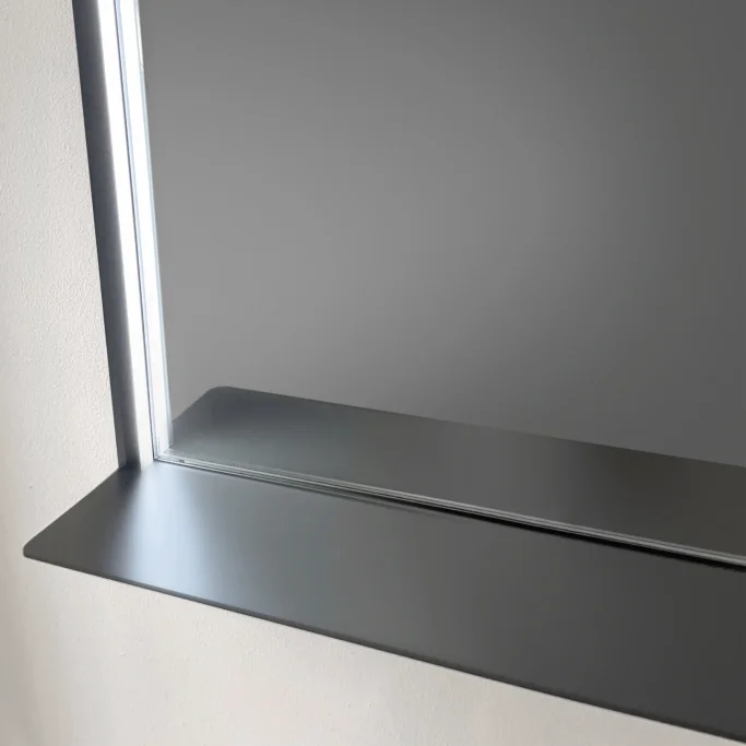 Fenice spejl med LED lys, Sort Ramme og hylde, 100x80 cm