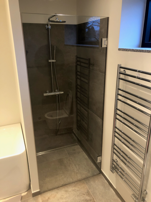 Balneo LUX h�ngslet svingd�r - 8mm glas - Mange varianter - Efter m�l